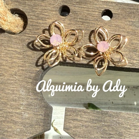 Alquimia Jewelry - Alquimia Gold and Pink Floral Stud Earrings
